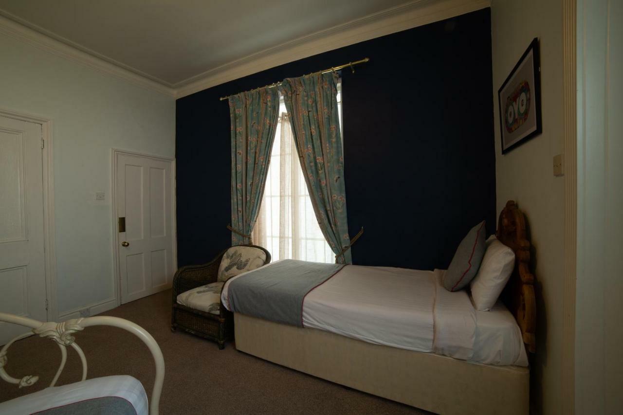 Fines Bayliwick Hotel 布拉克内尔 外观 照片